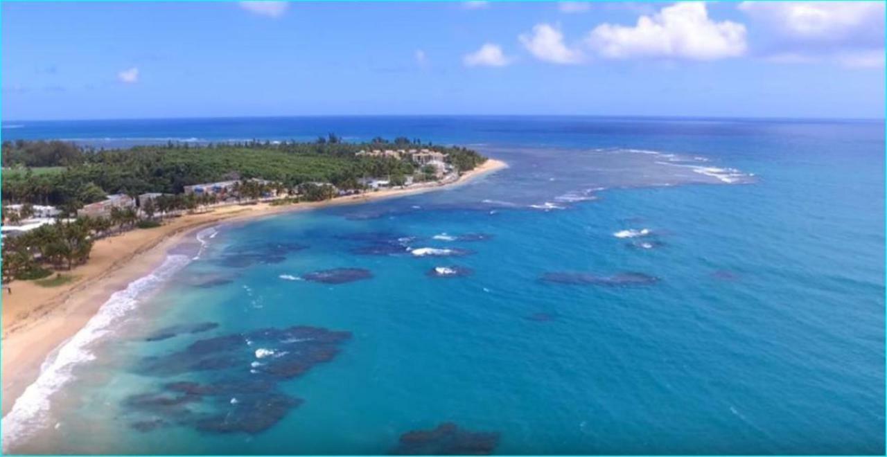 Breezy Beachfront Property With View Of Paradise Luquillo Exterior photo